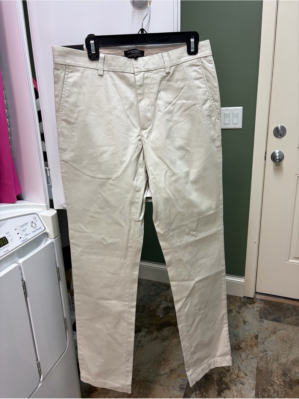 Men’s Banana Republic Cream Chino Pants - Classic Straight Fit